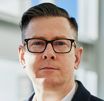 Portrait d’Alexander Hughes, PDG à la tête d’une société de trading crypto
